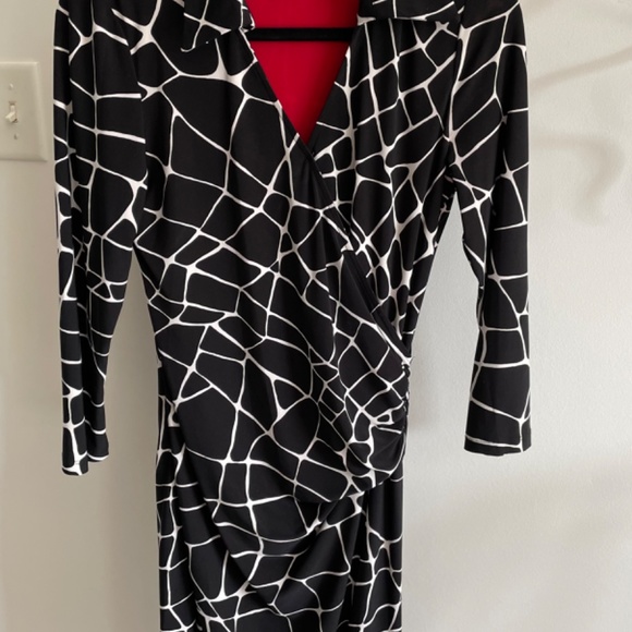 Jones New York black and cream print stretch dress.  Size 6 - Picture 3 of 9